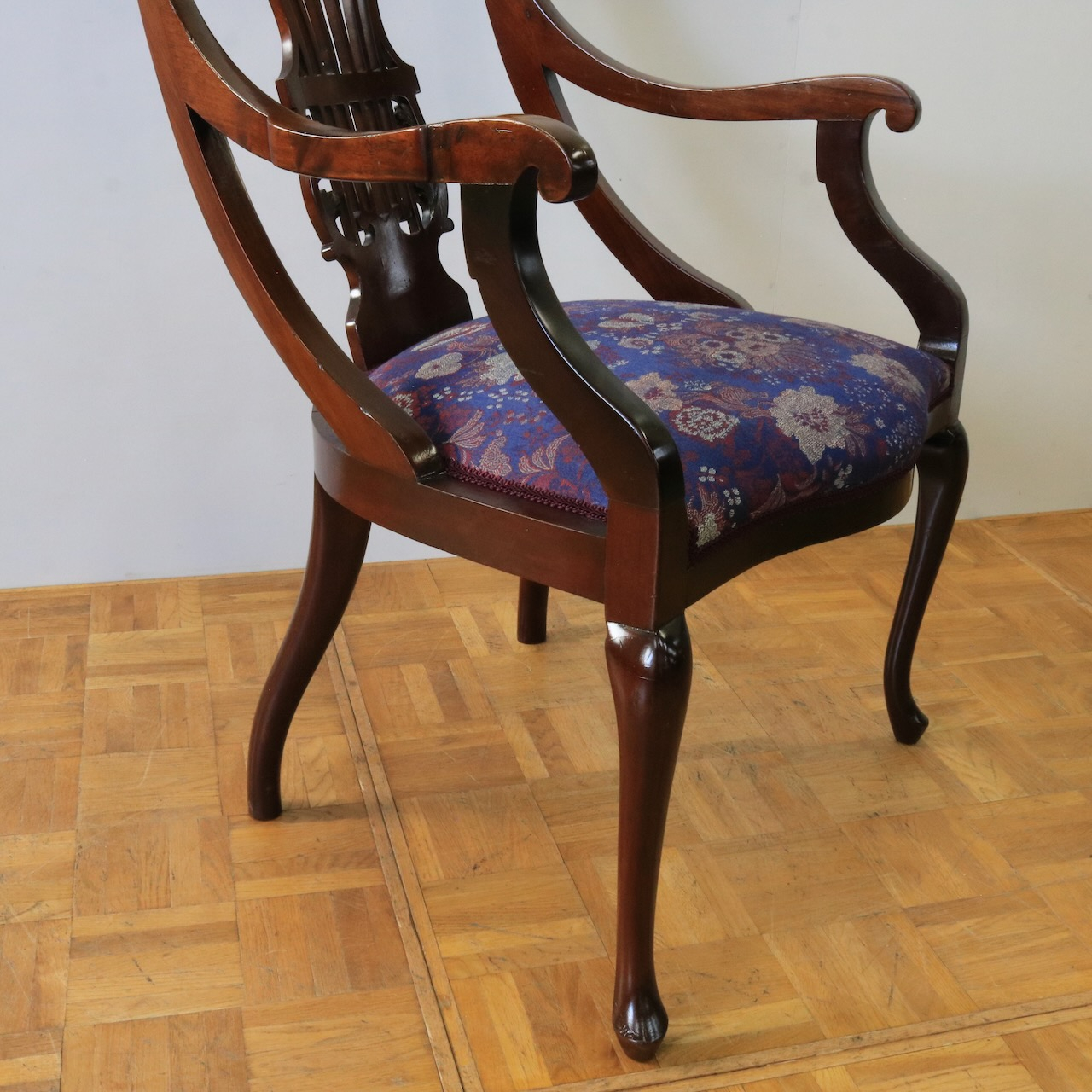 アームチェアー