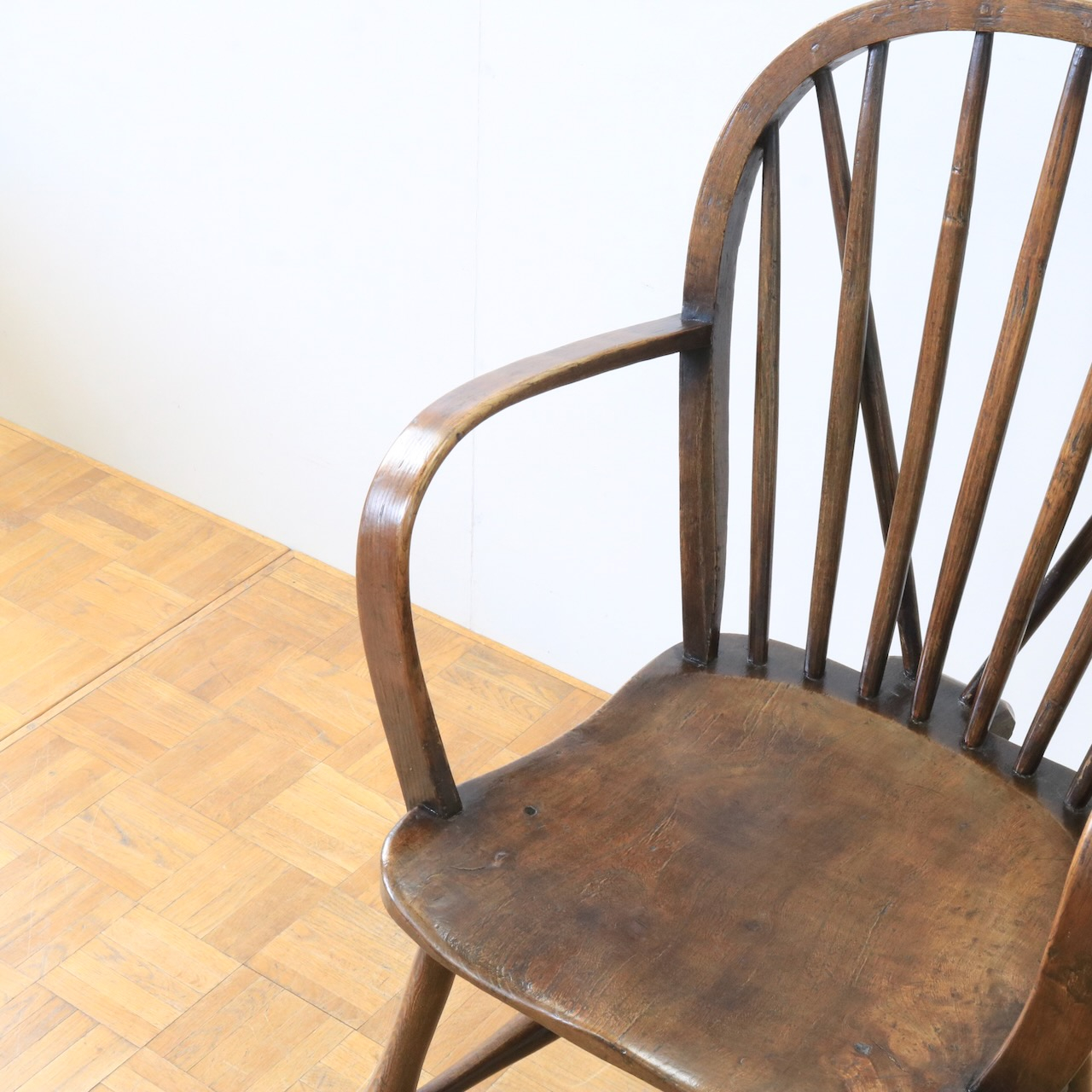 アームチェアー