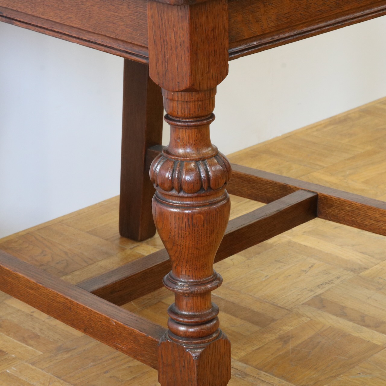 ホールチェアー