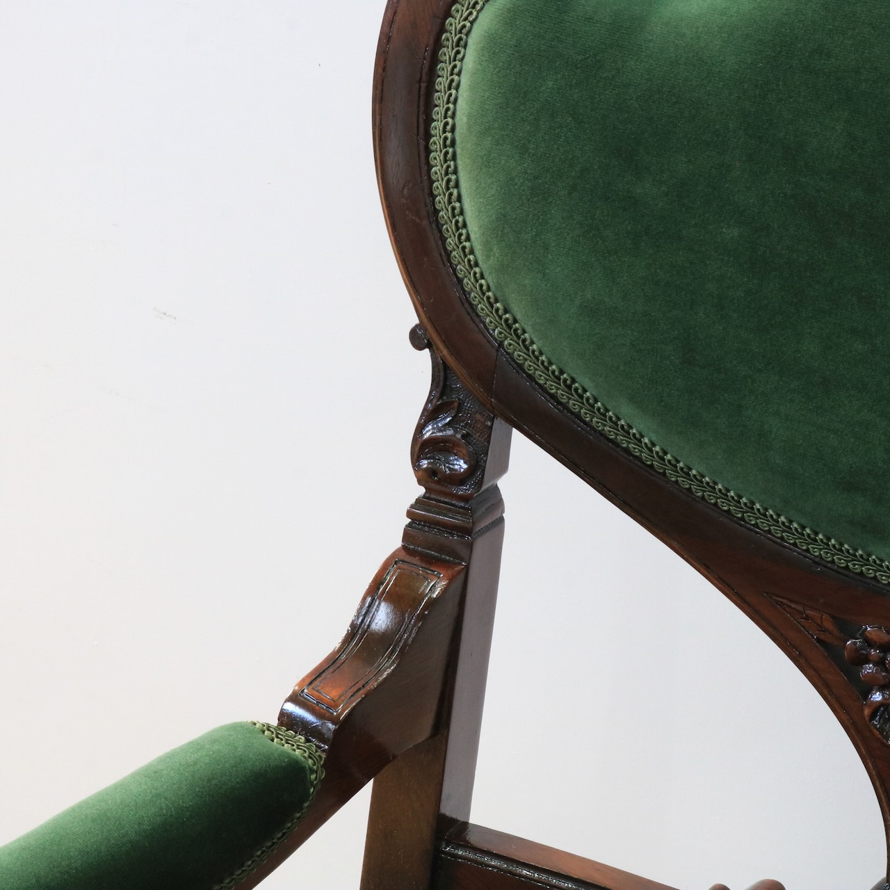 ナーシングチェアー