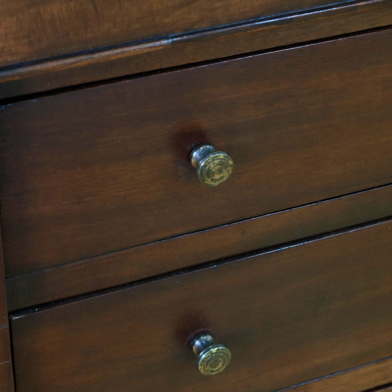 ベッドサイドチェスト