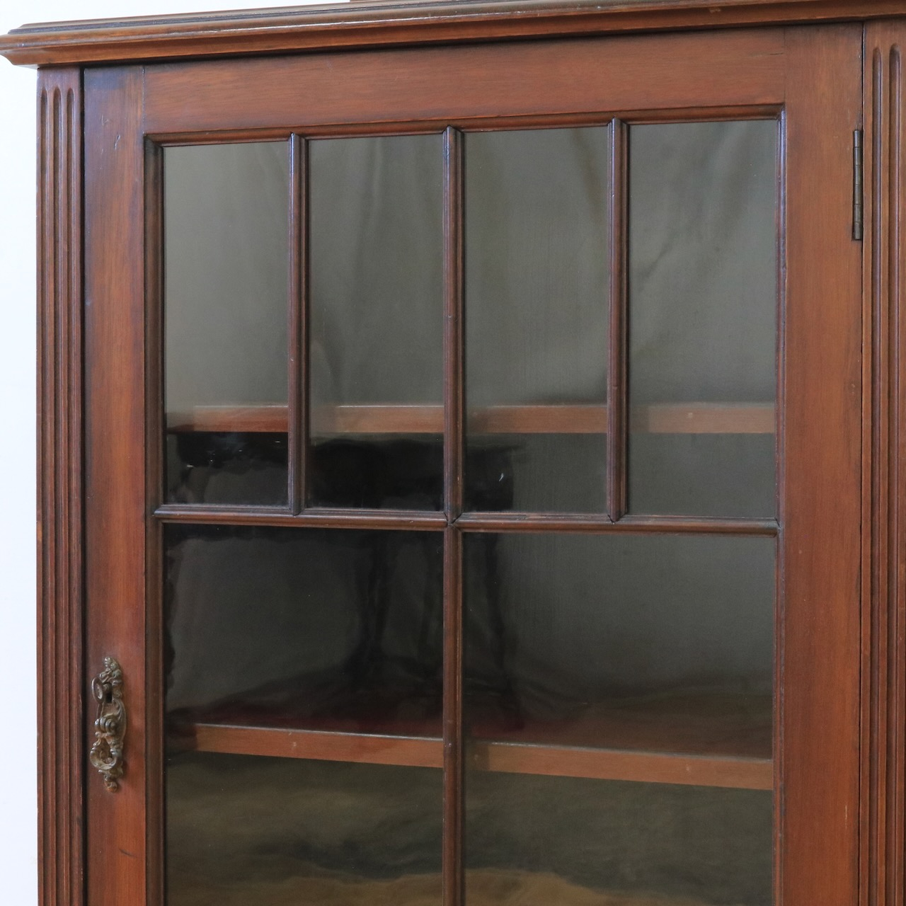 グラスキャビネット