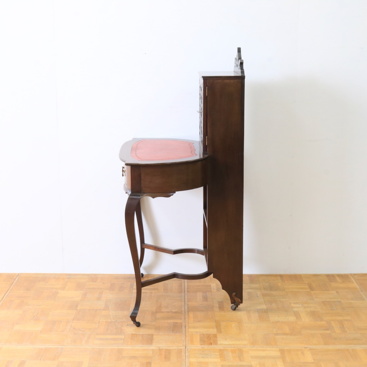 ドレッシングテーブル