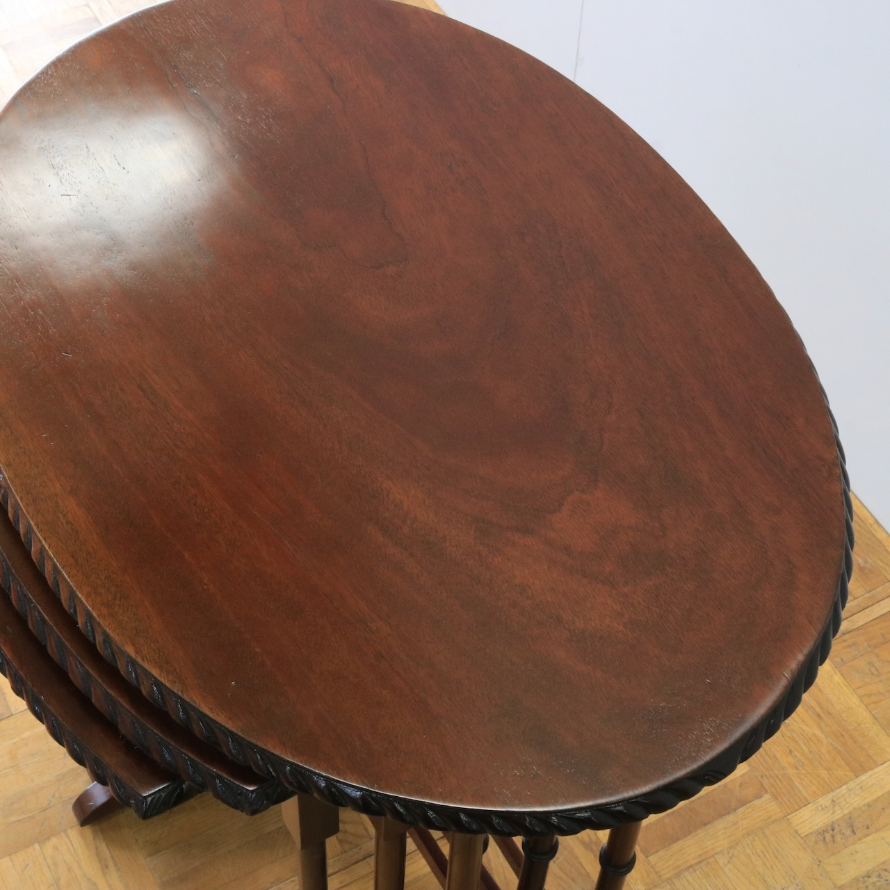 ネストテーブル