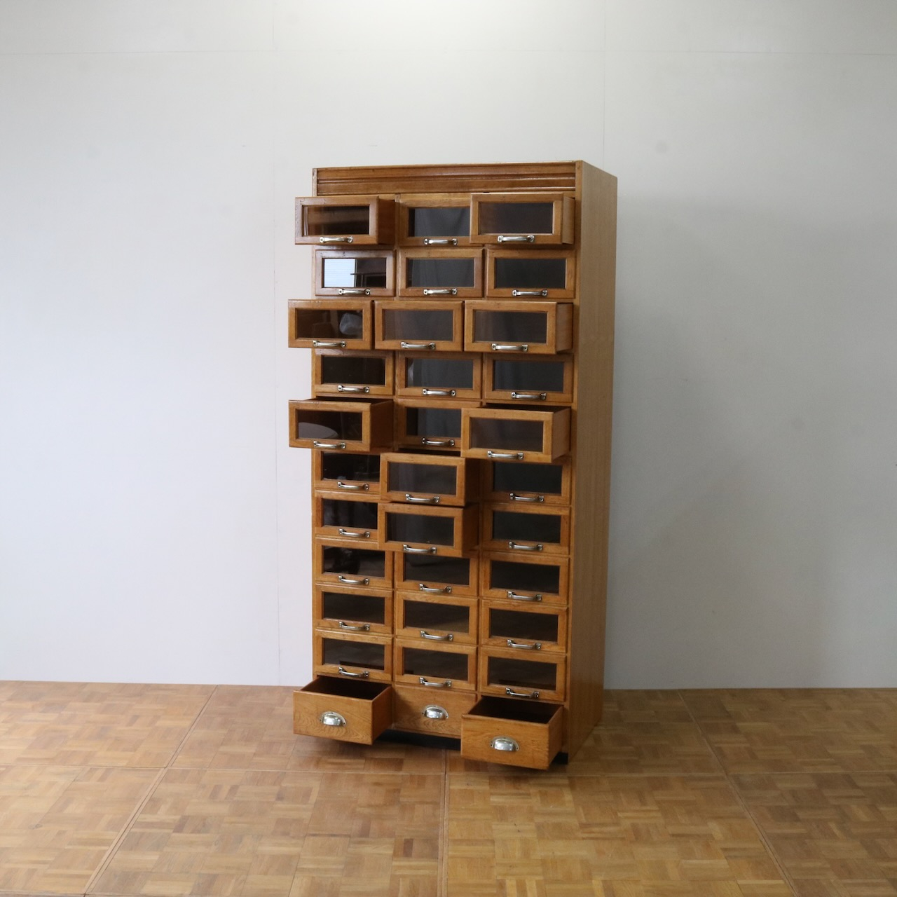 シャツキャビネット