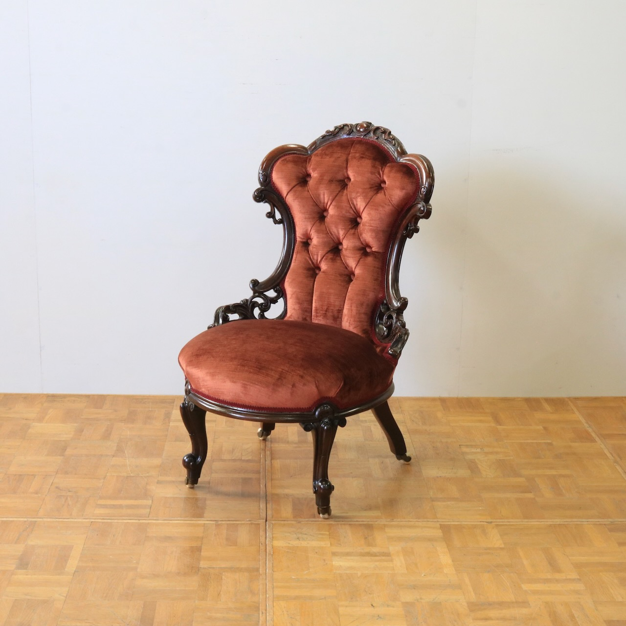 ナーシングチェアー