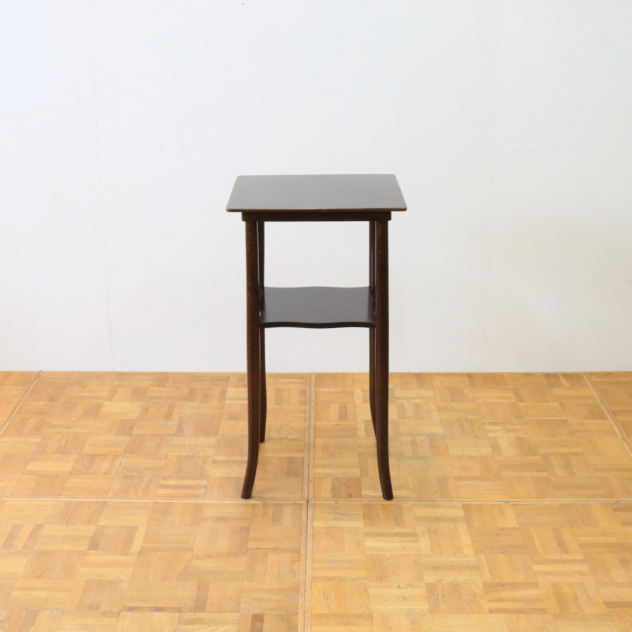 サイドテーブル