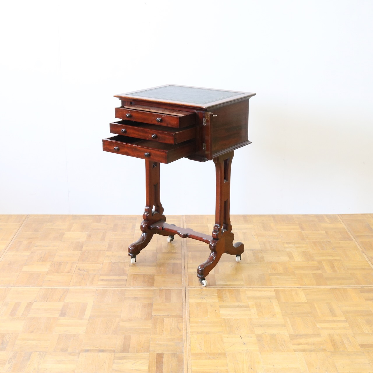 ライティングデスク