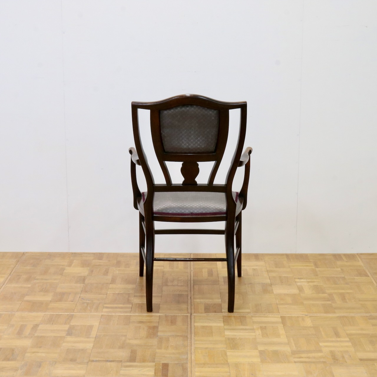 アームチェアー