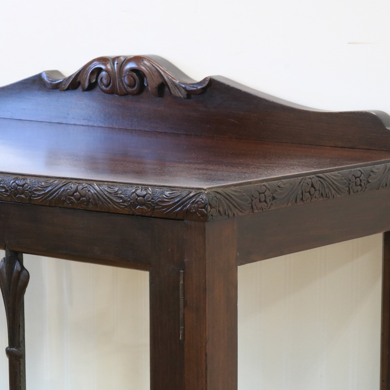 グラスキャビネット