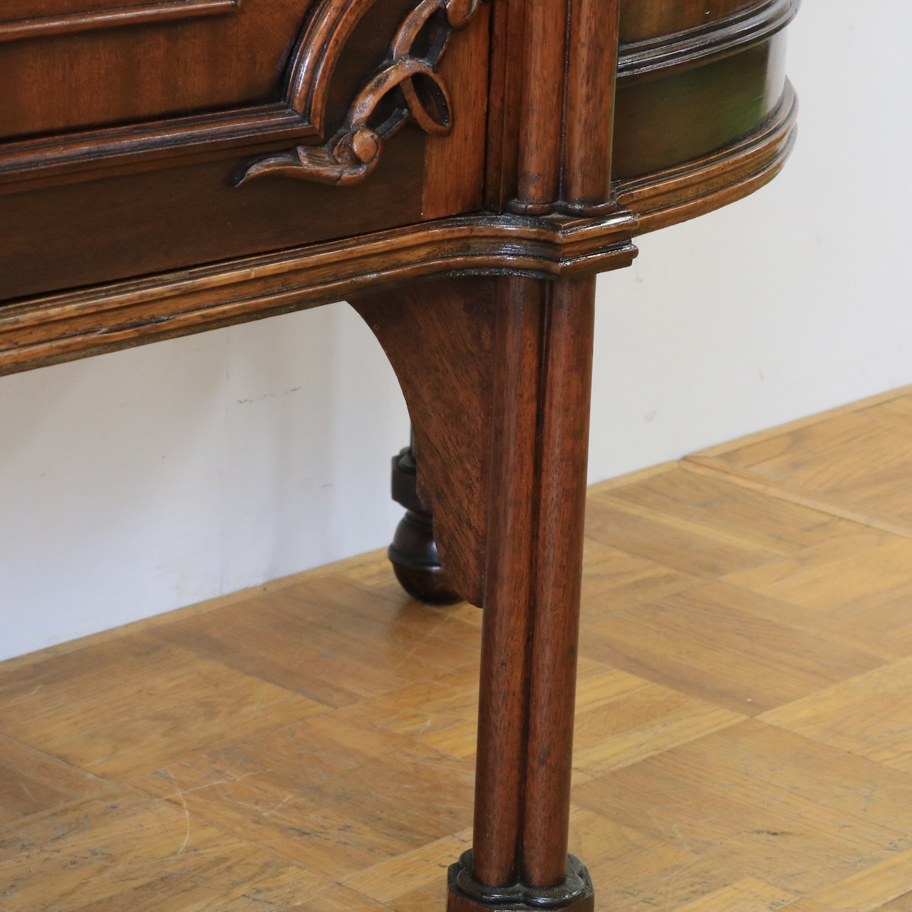 グラスキャビネット