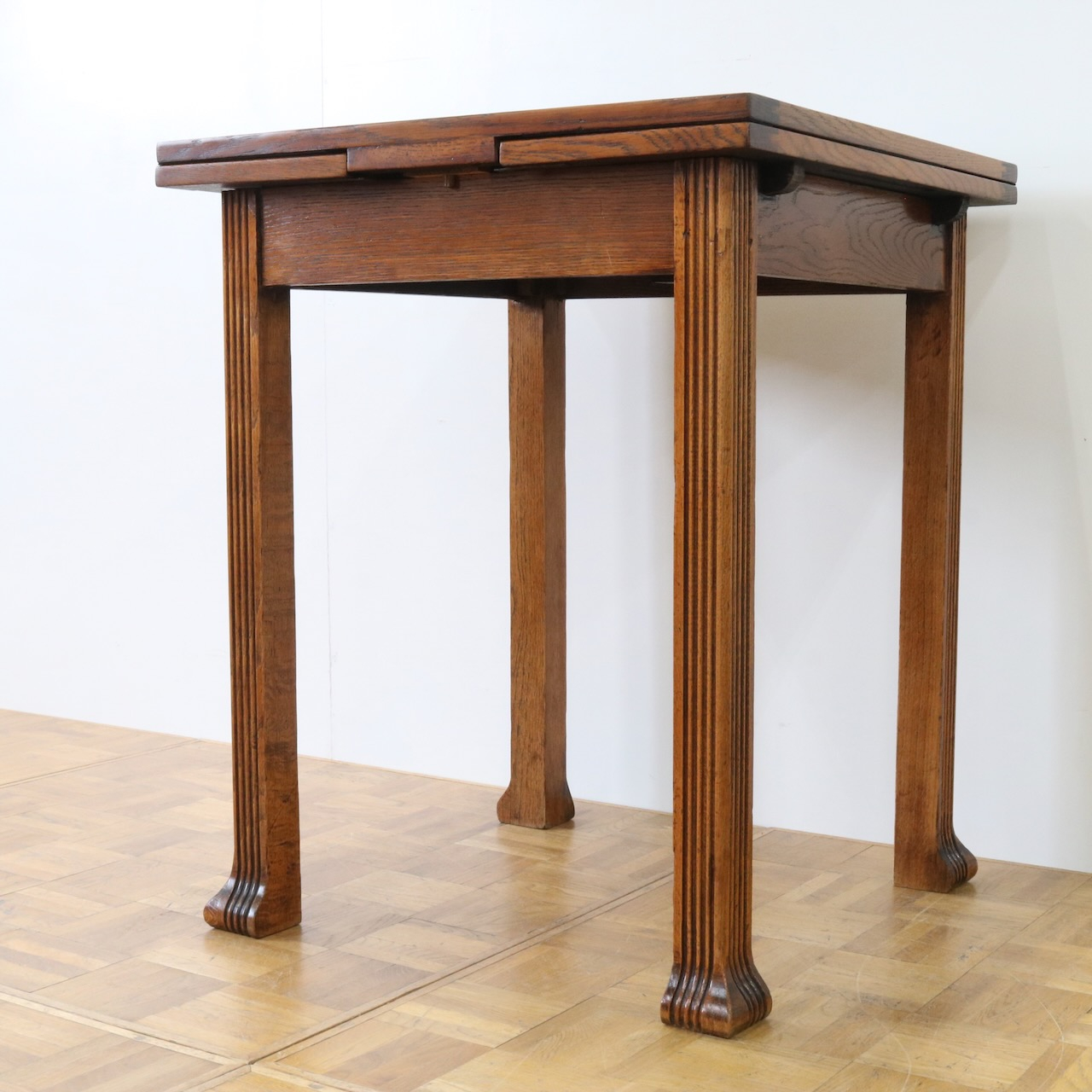 ドローリーフテーブル