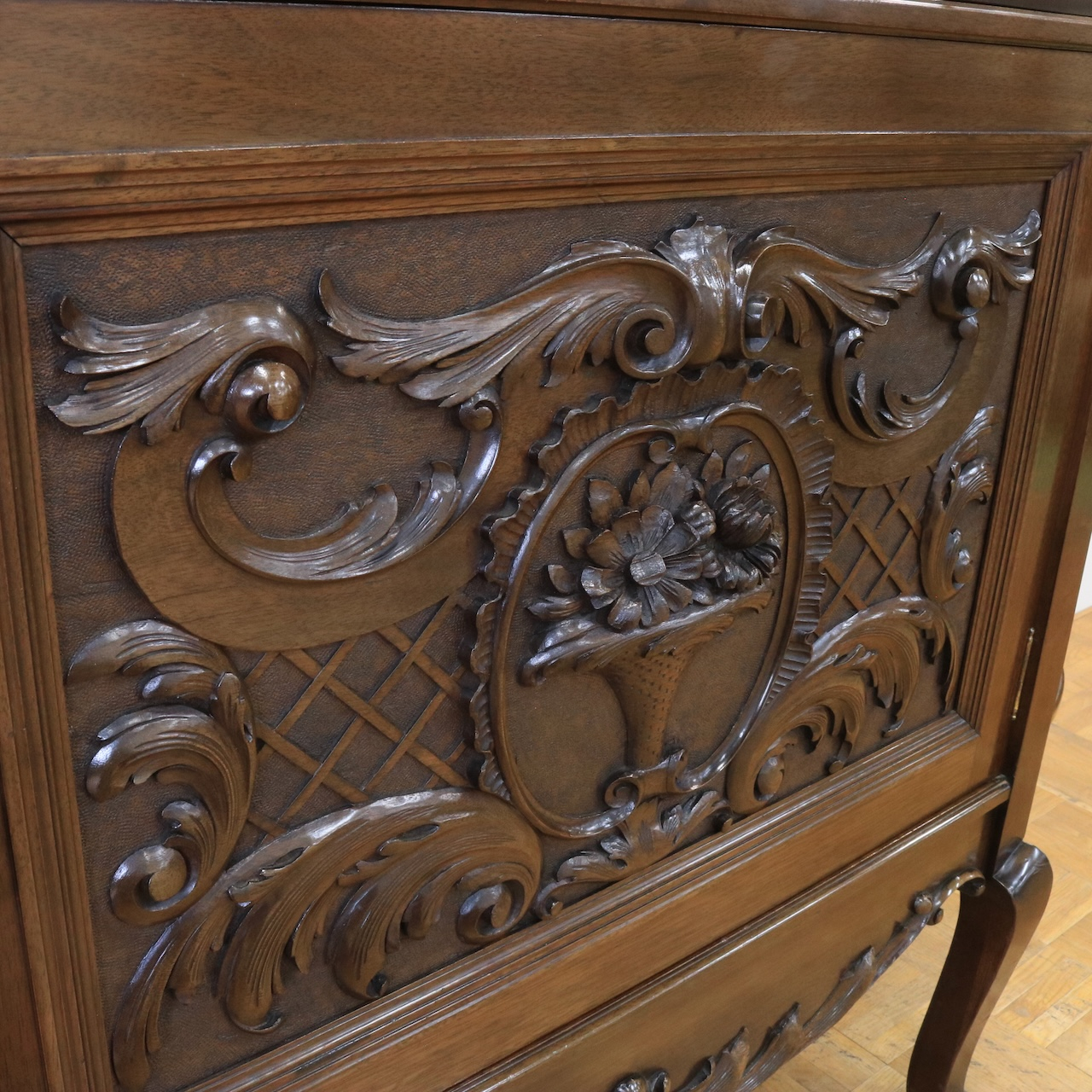 パーラーキャビネット