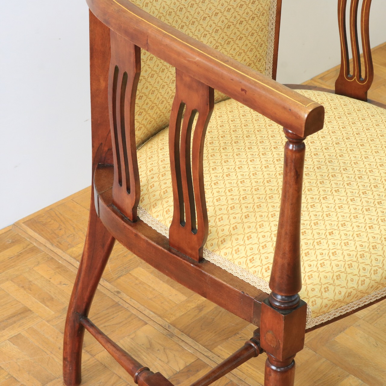 アームチェアー