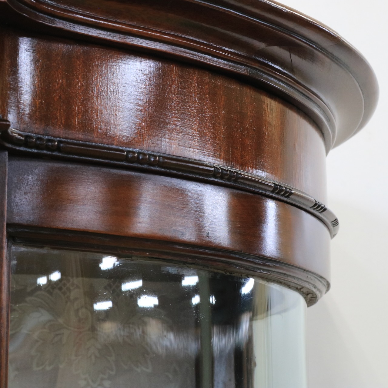 グラスキャビネット