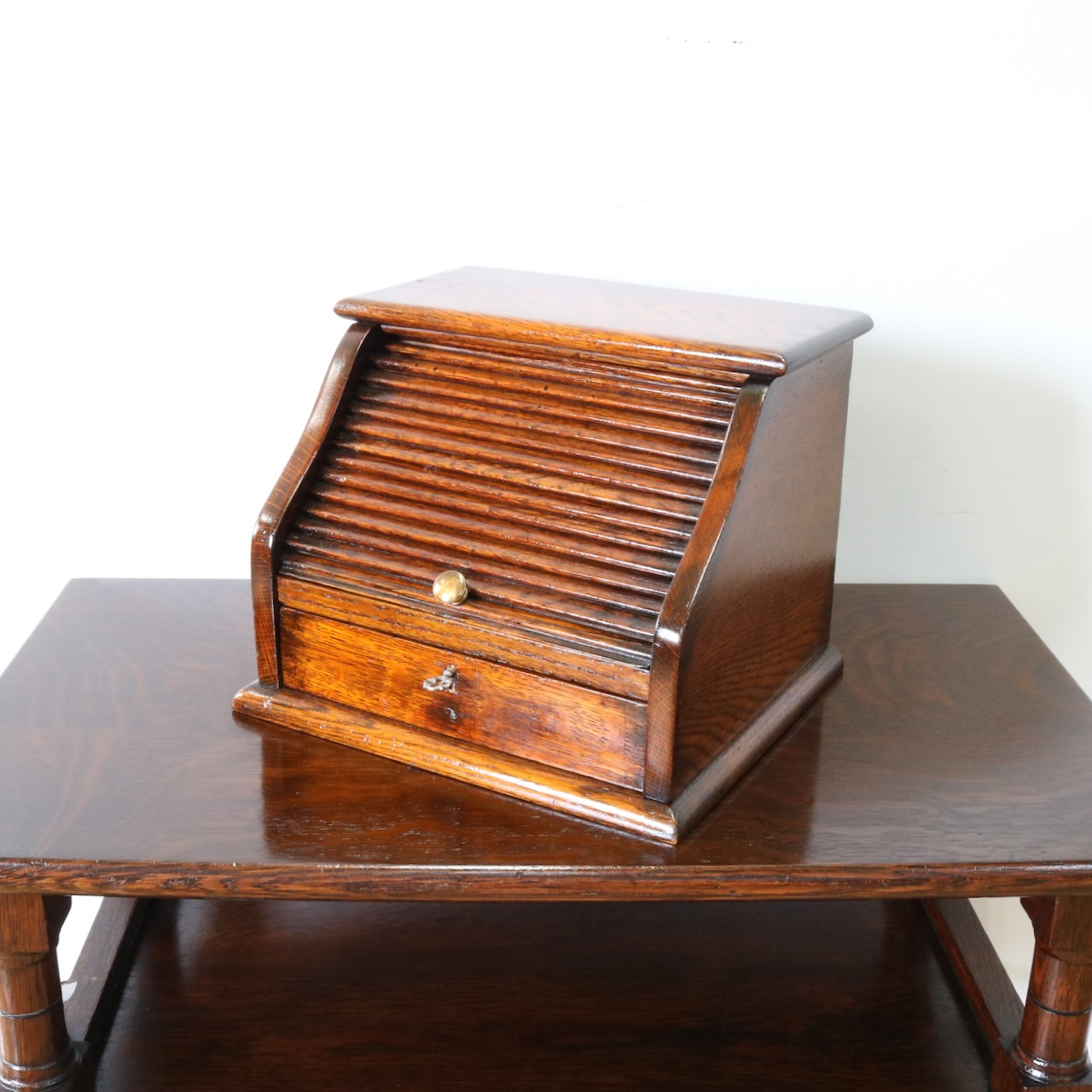 ファイリングキャビネット