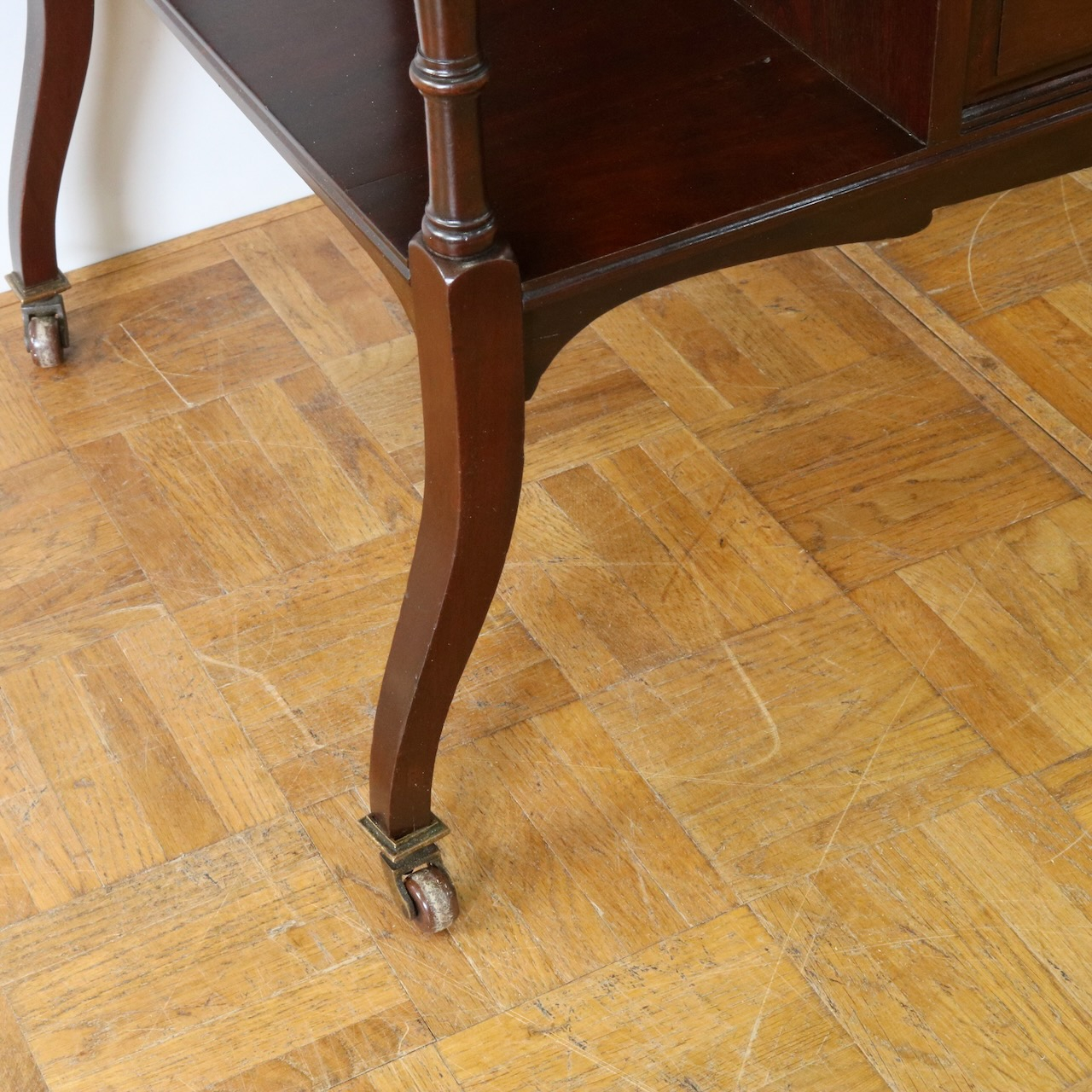 サイドテーブル