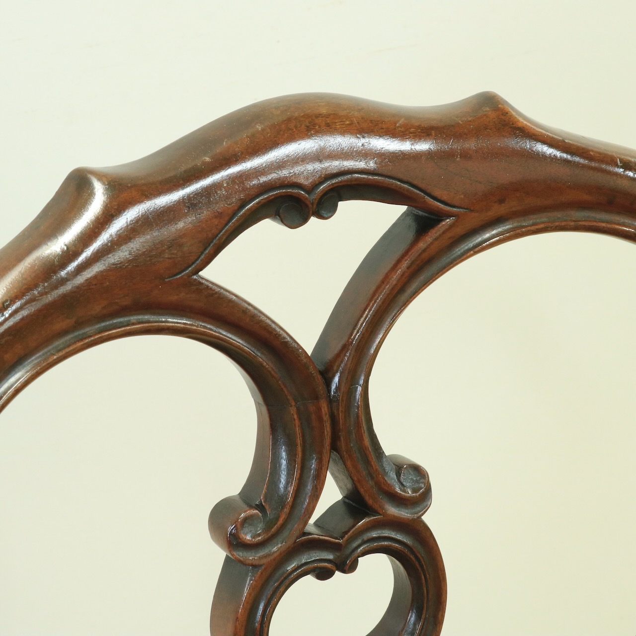 バルーンバックチェアー