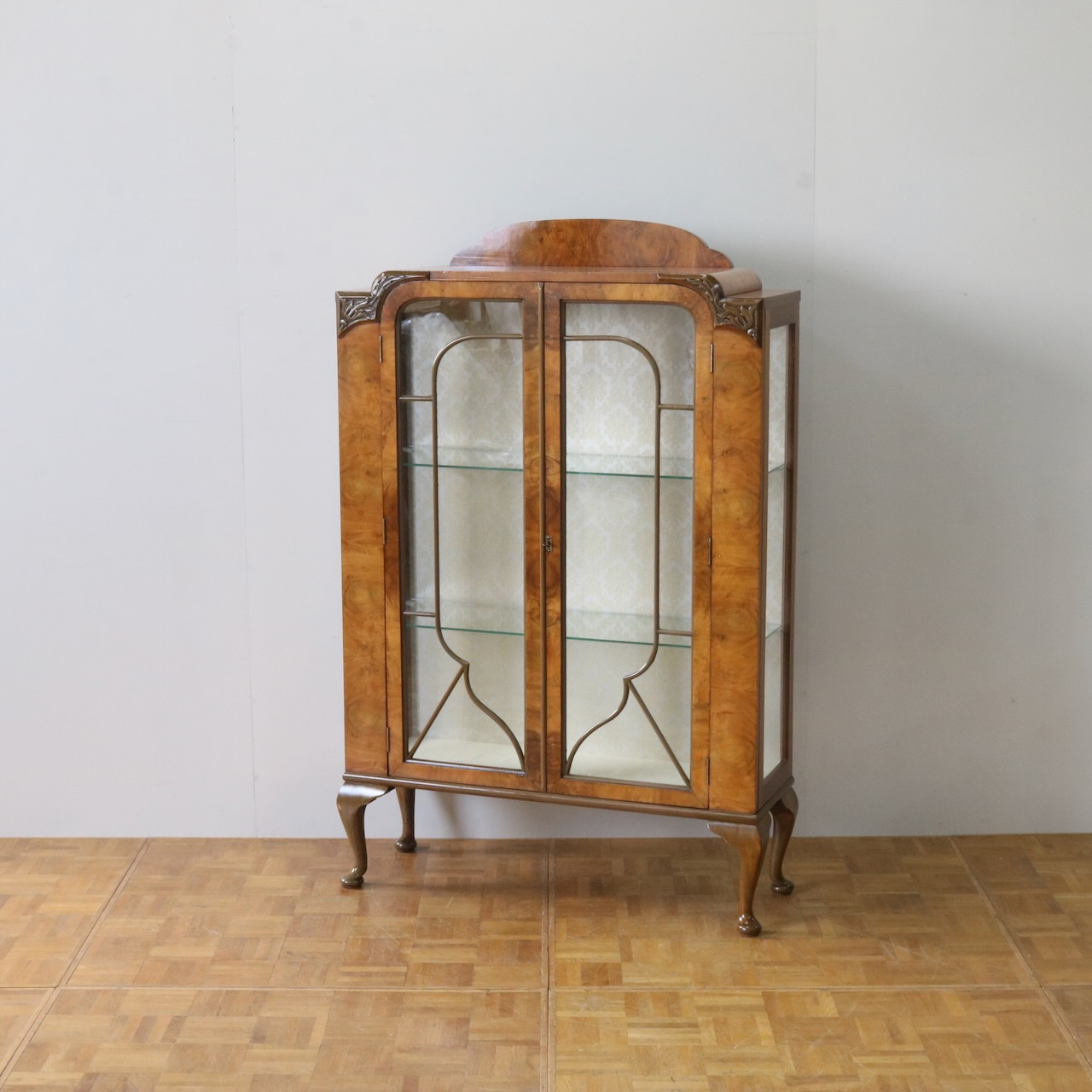 グラスキャビネット