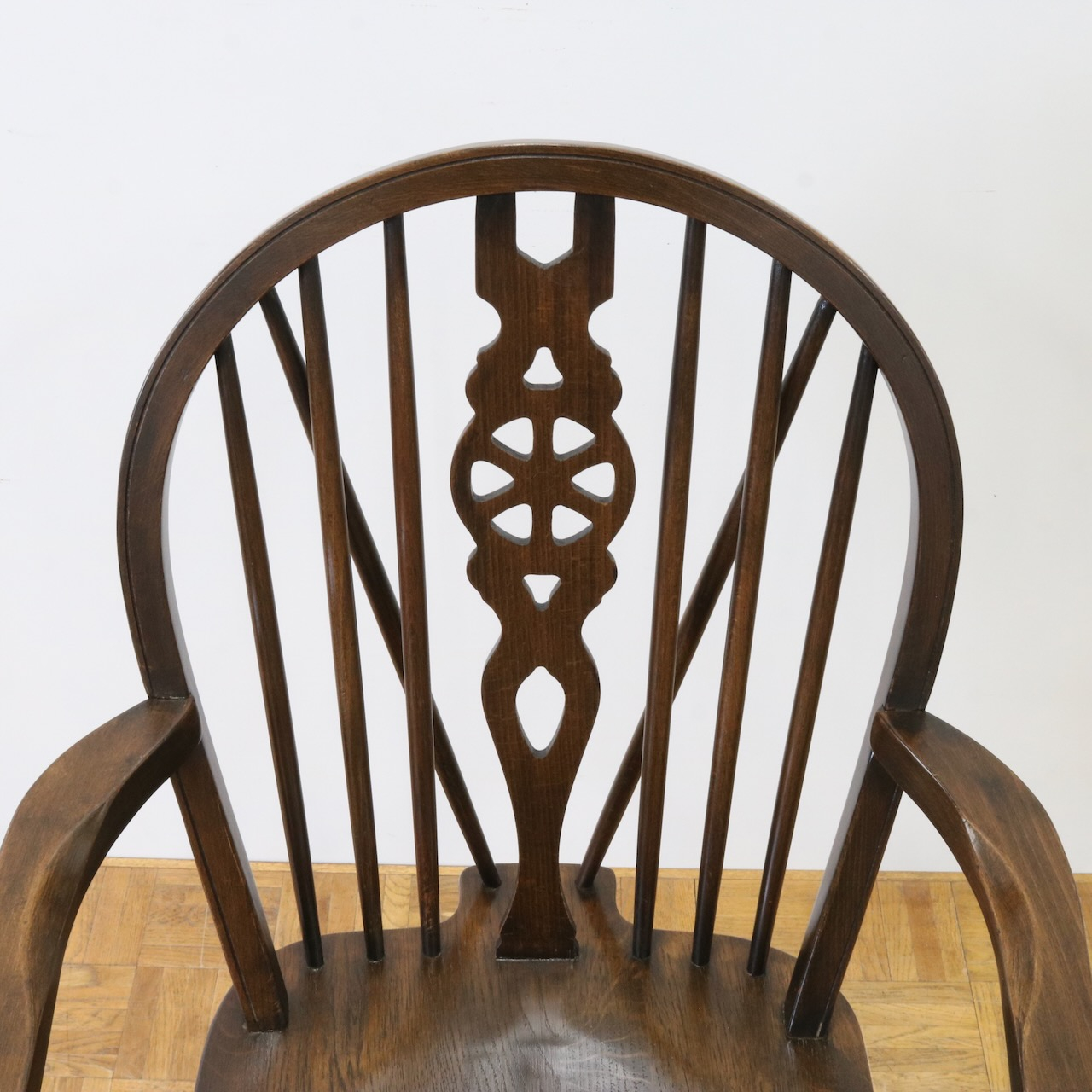 アームチェアー