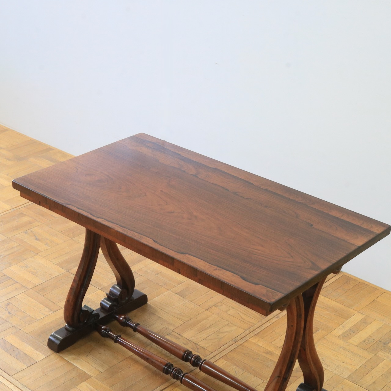 コーヒーテーブル