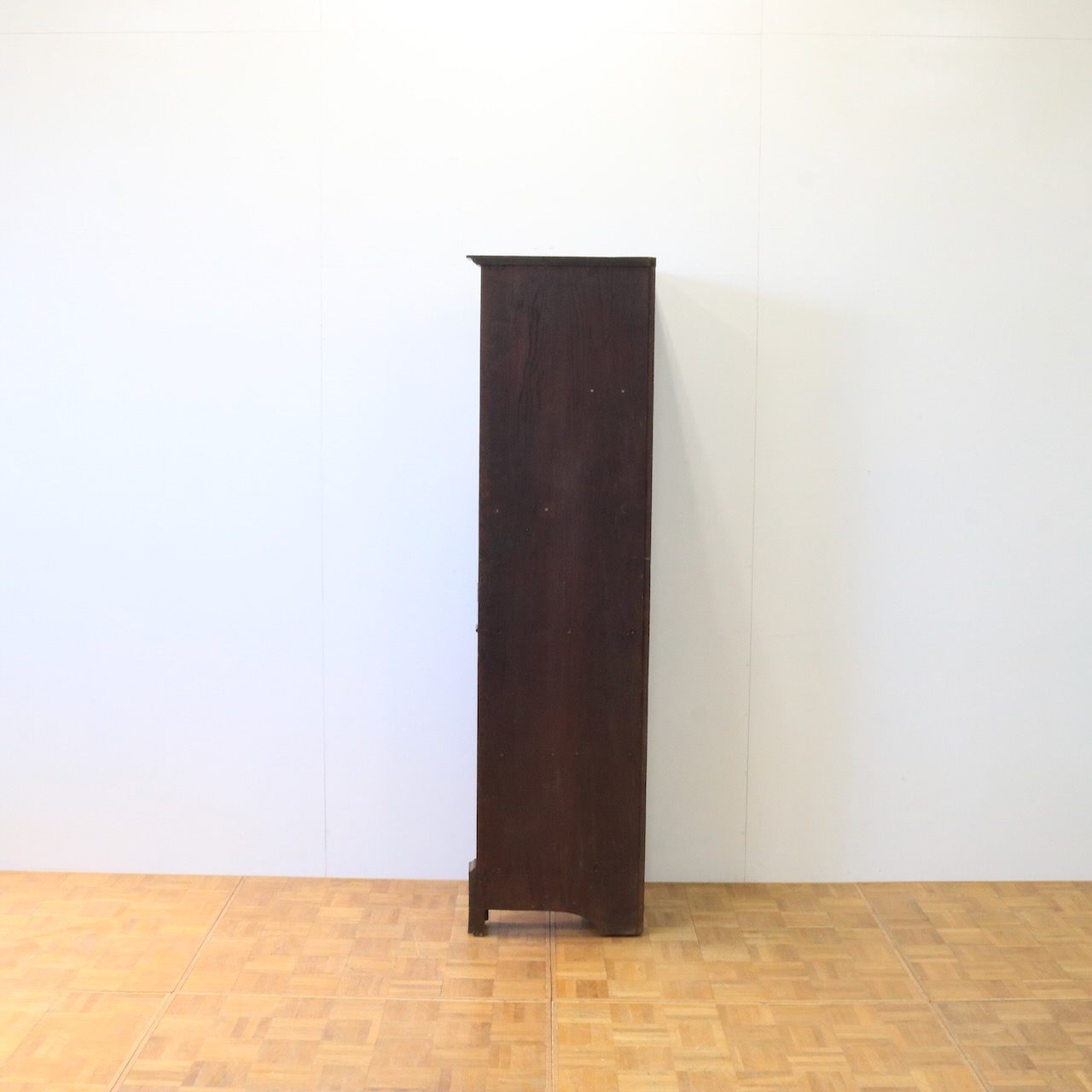 コーナーキャビネット