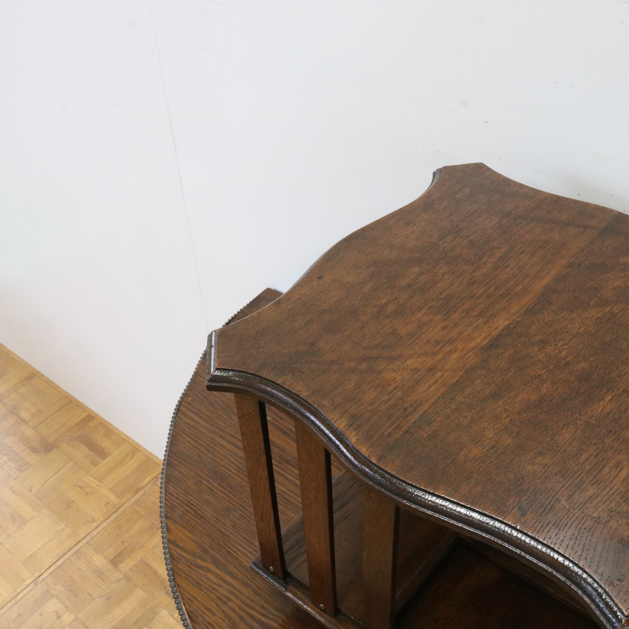 リボルビングブックケース