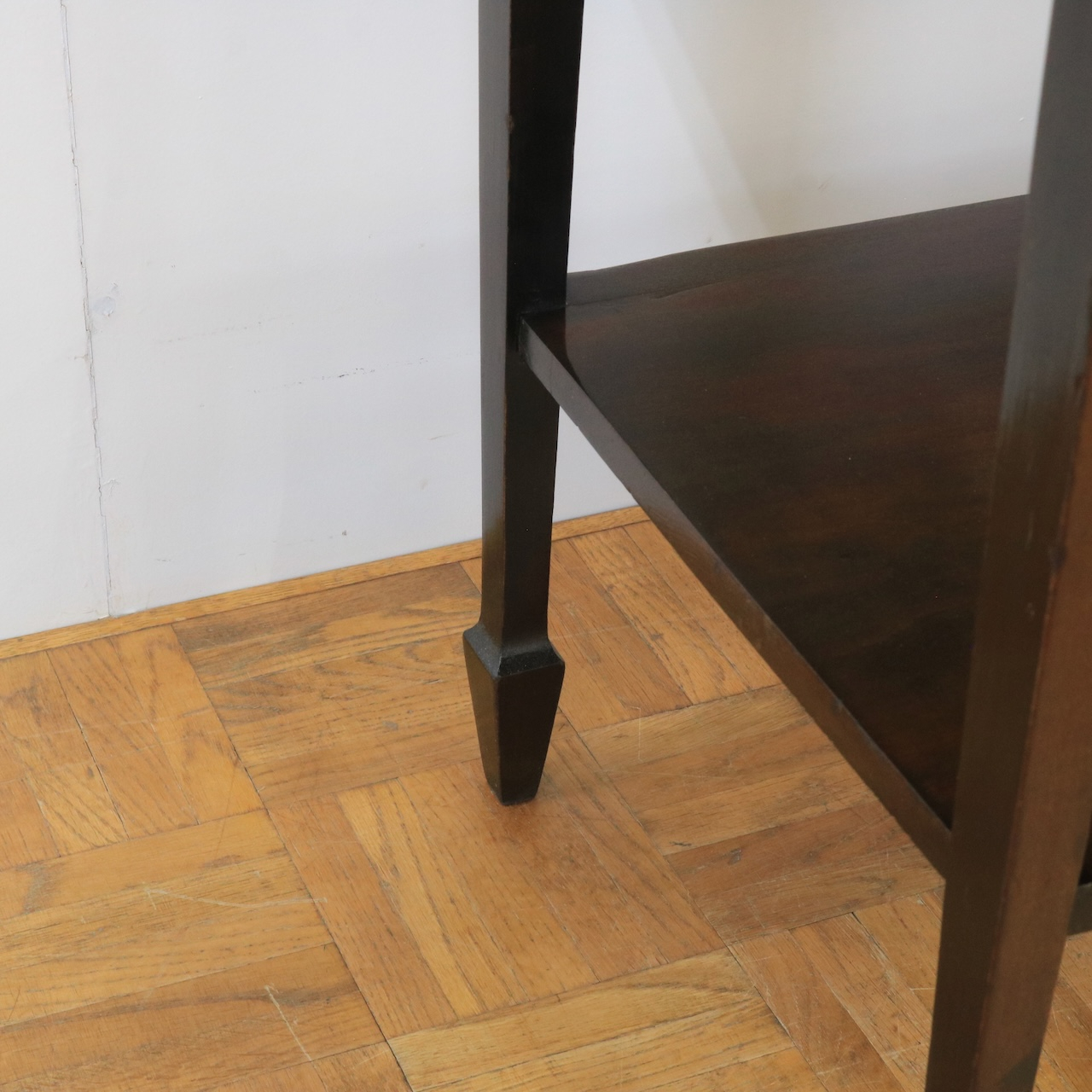 グラスキャビネット