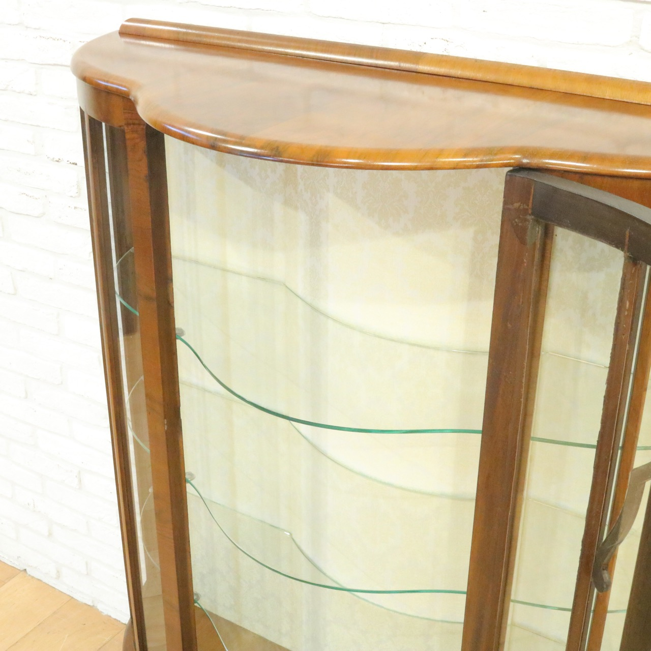 グラスキャビネット