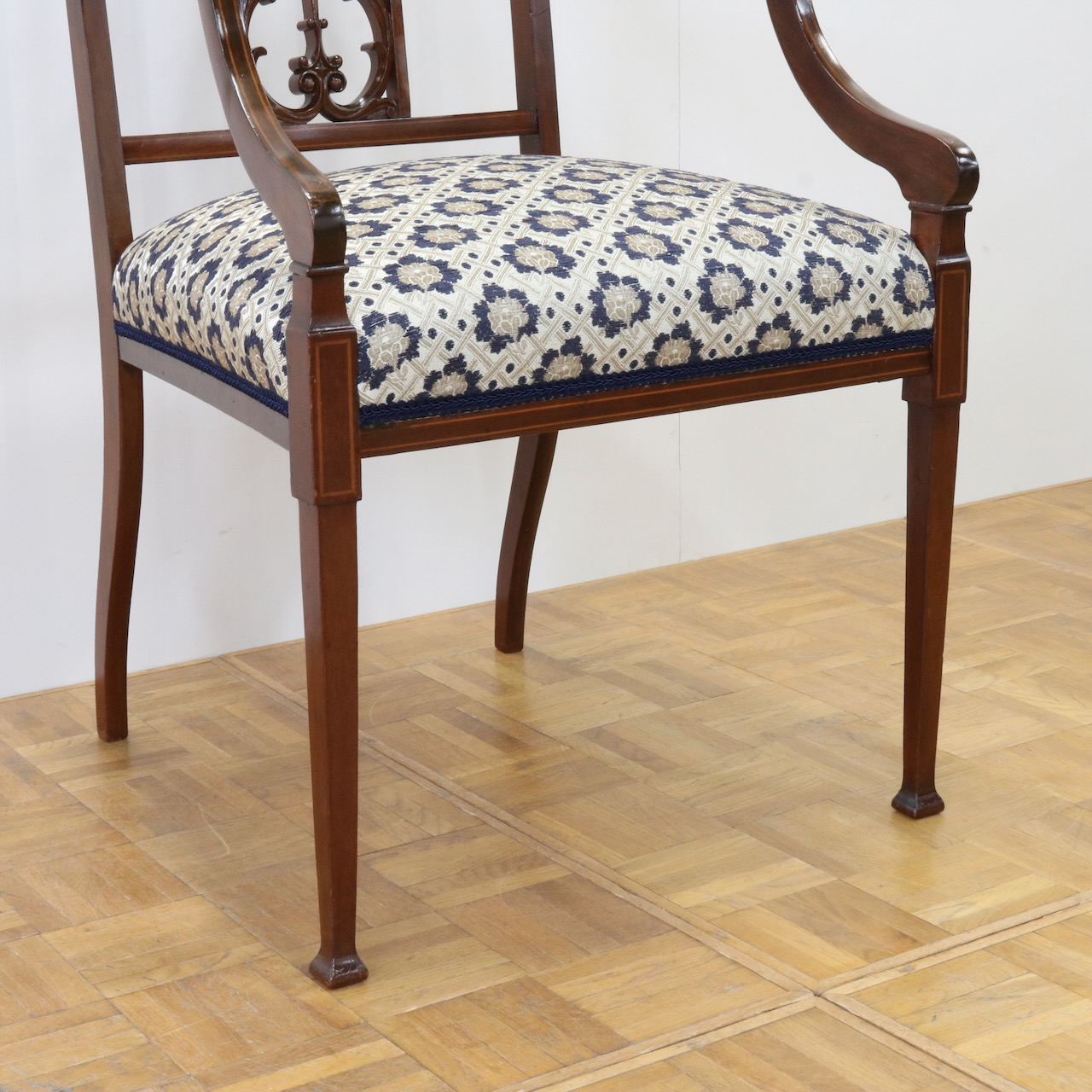 アームチェアー