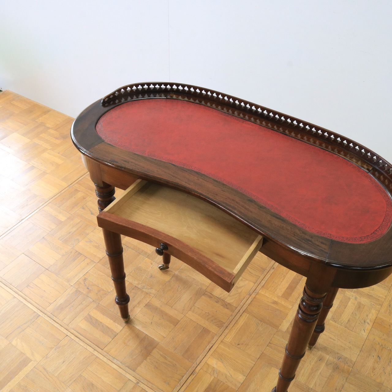 ライティングテーブル