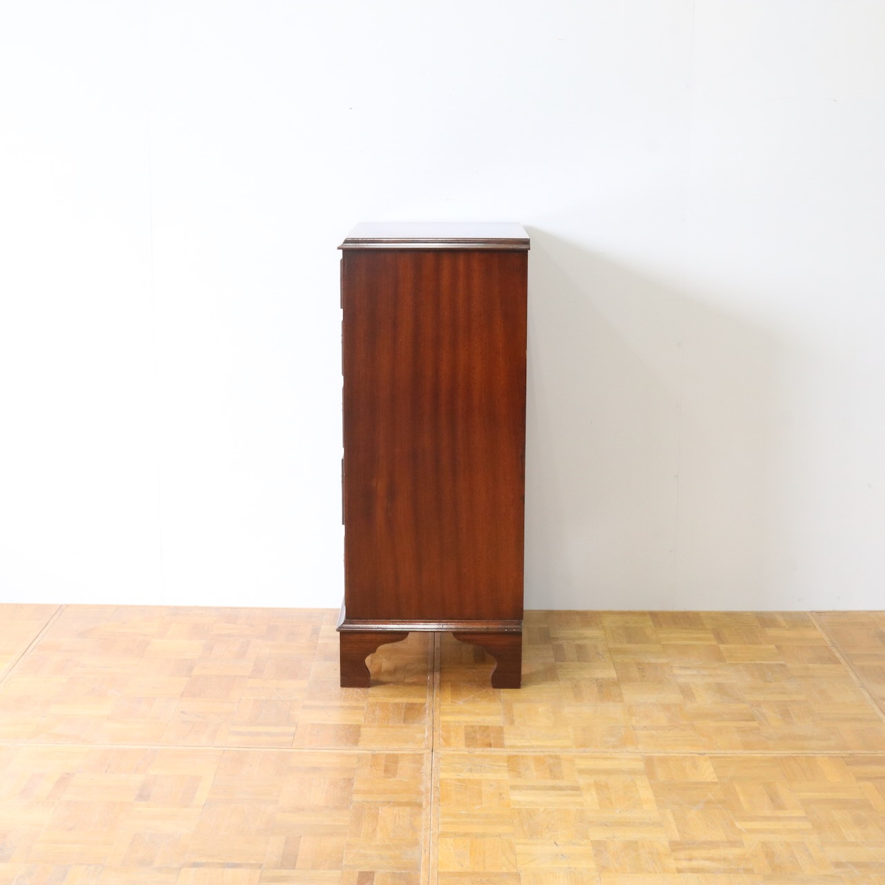 ベッドサイドチェスト