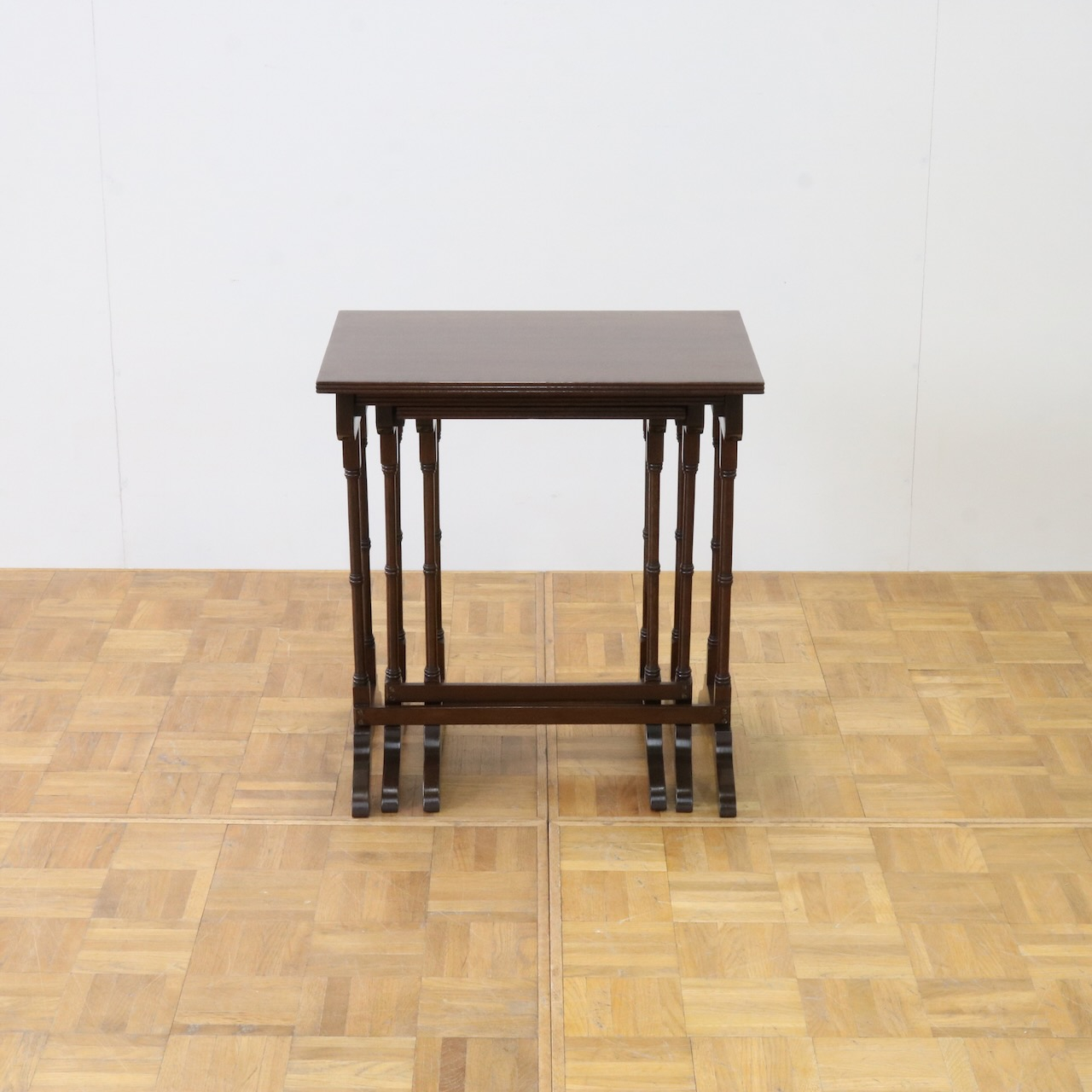 ネストテーブル