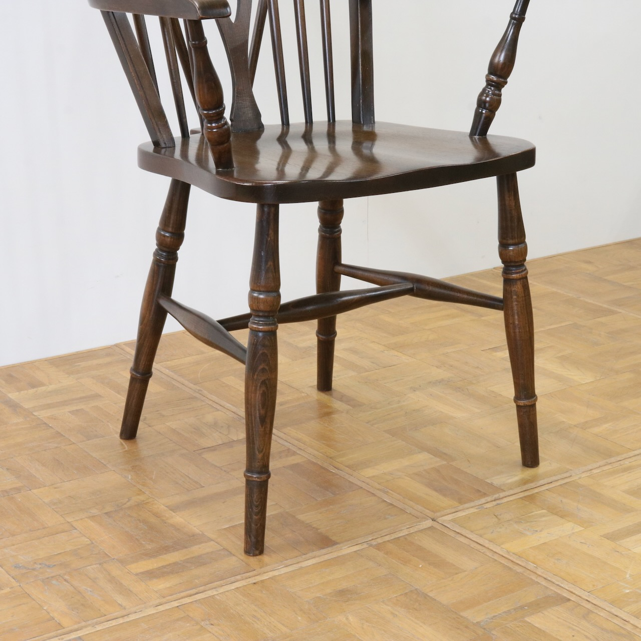 アームチェアー