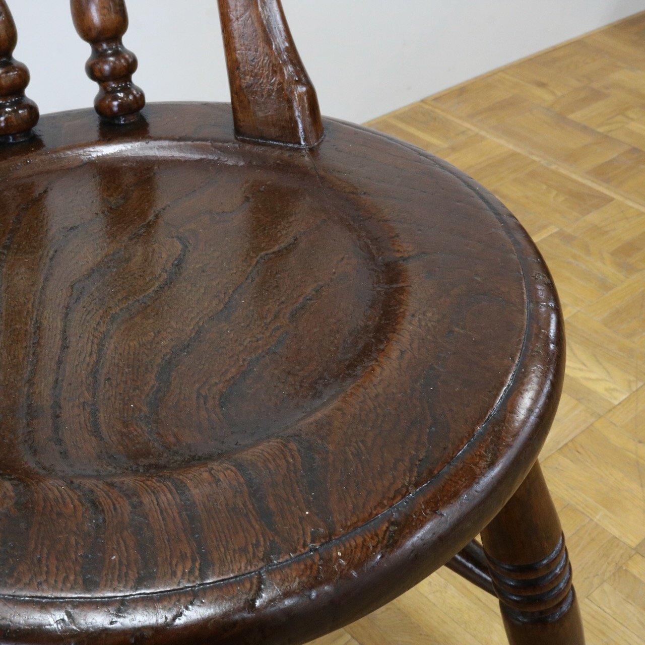 キッチンチェアー