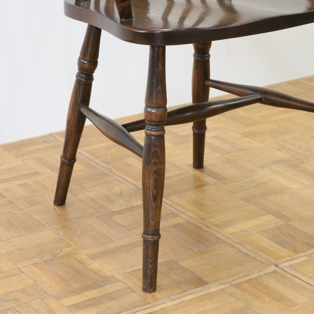 アームチェアー