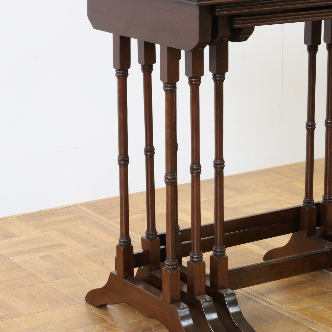 ネストテーブル