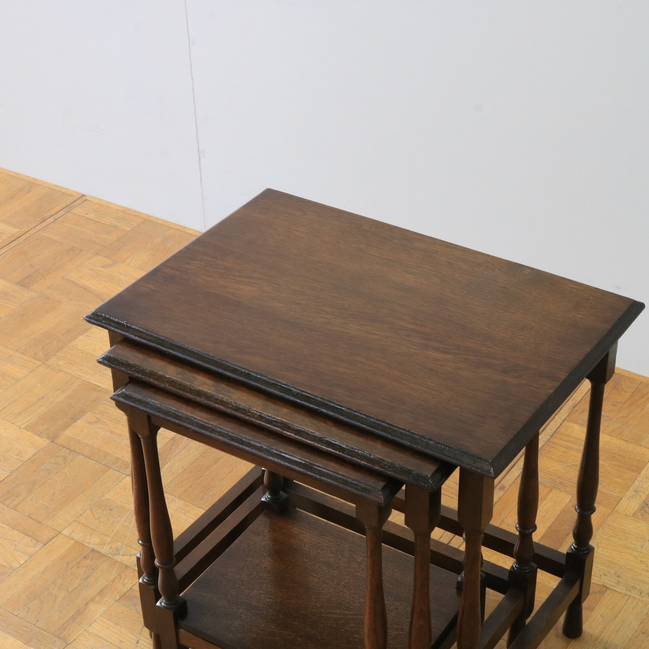 ネストテーブル