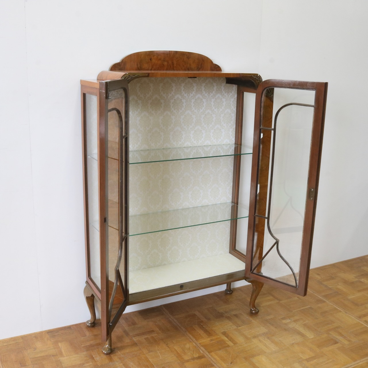 グラスキャビネット