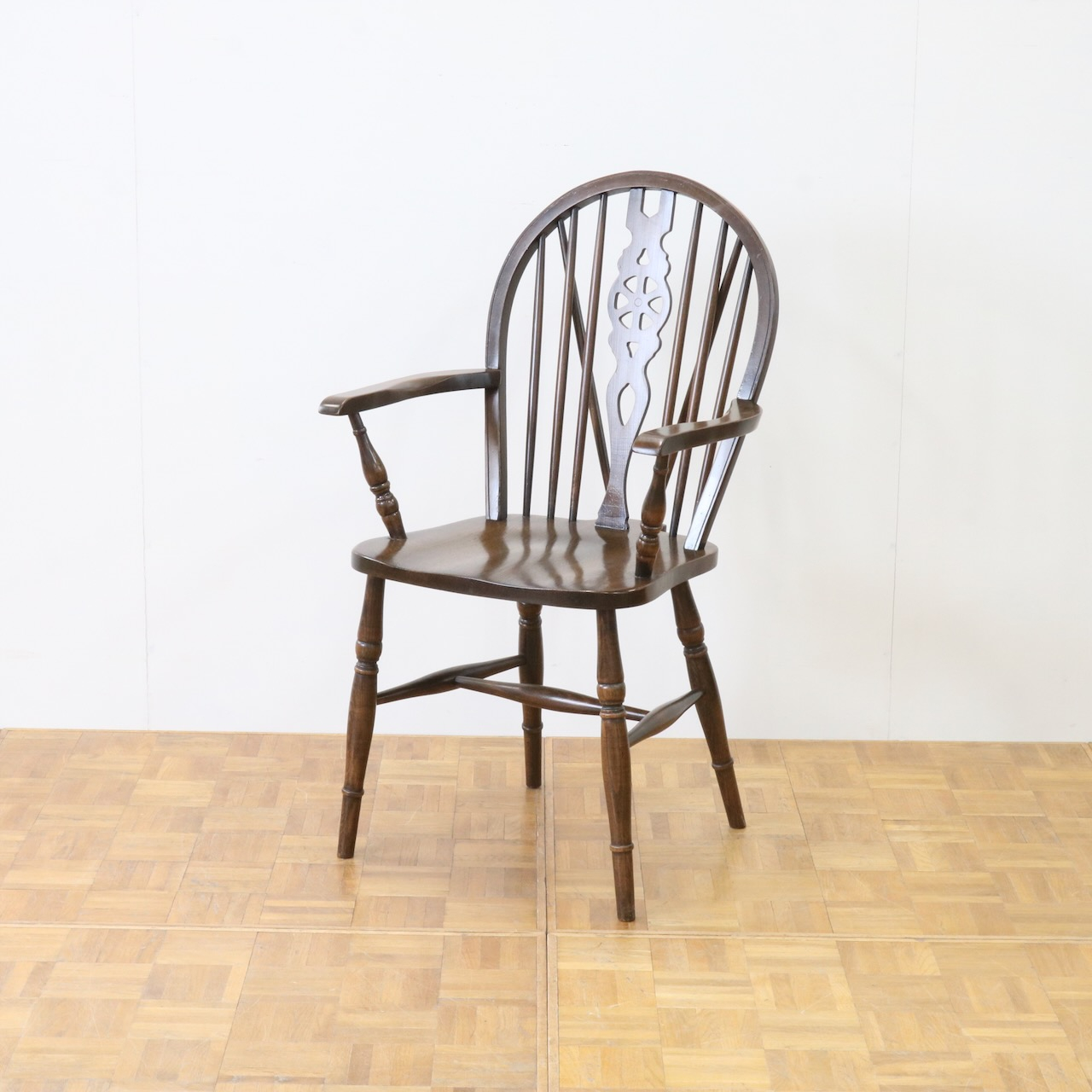 アームチェアー