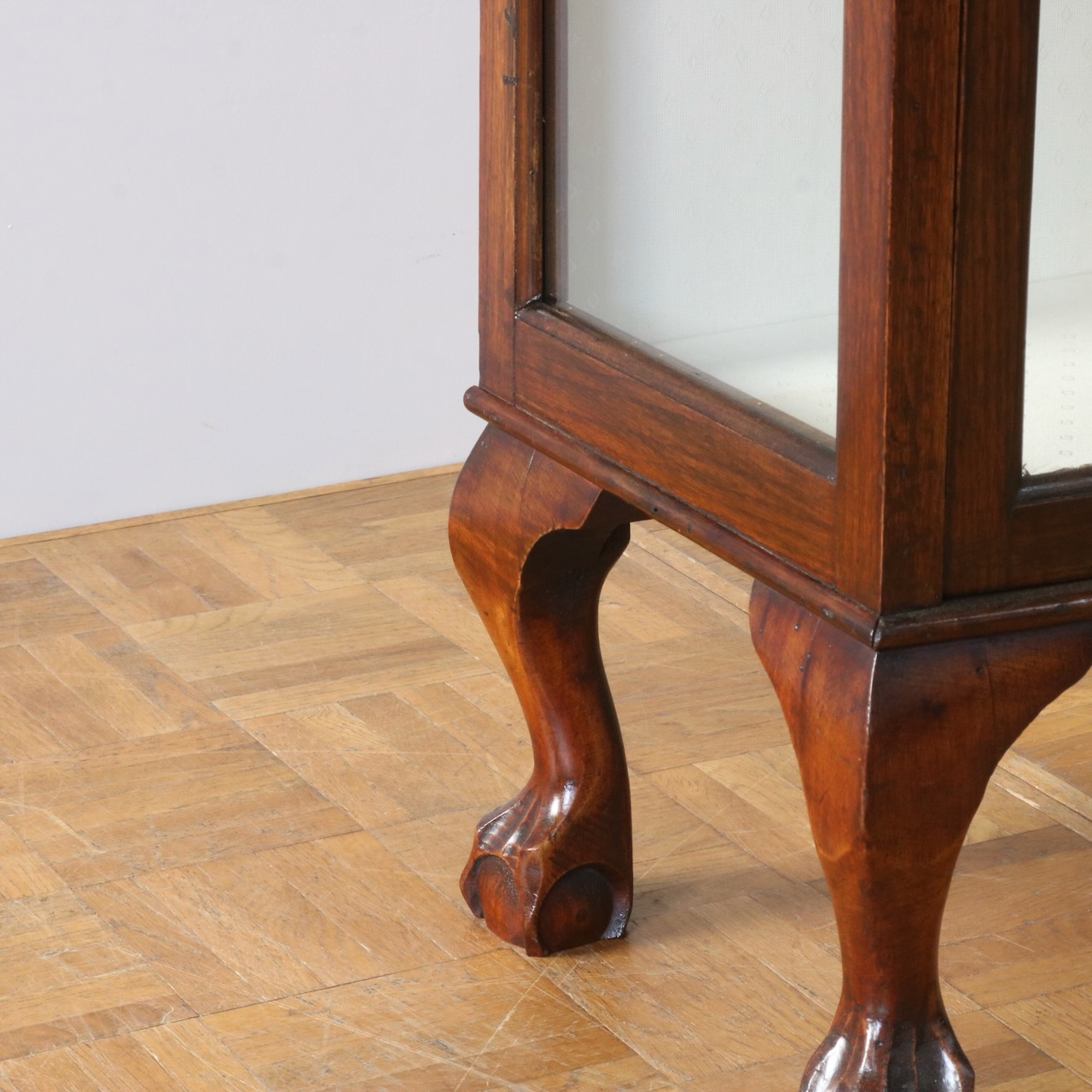 グラスキャビネット