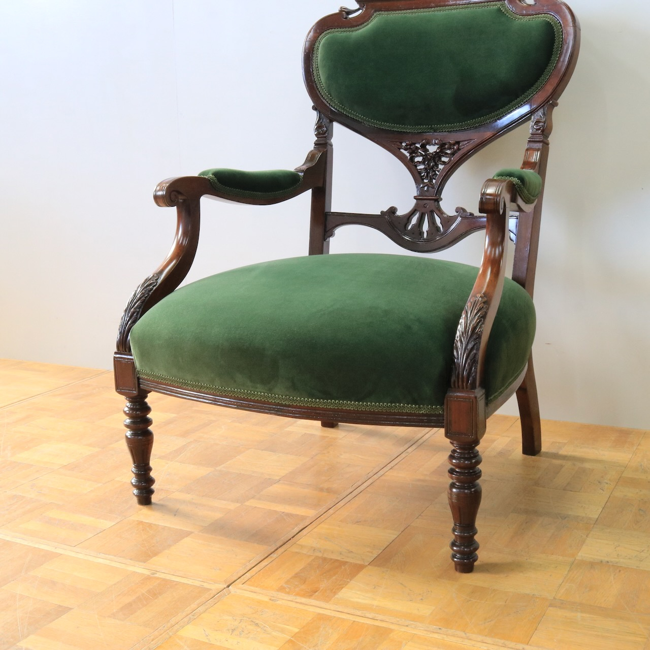 ナーシングチェアー