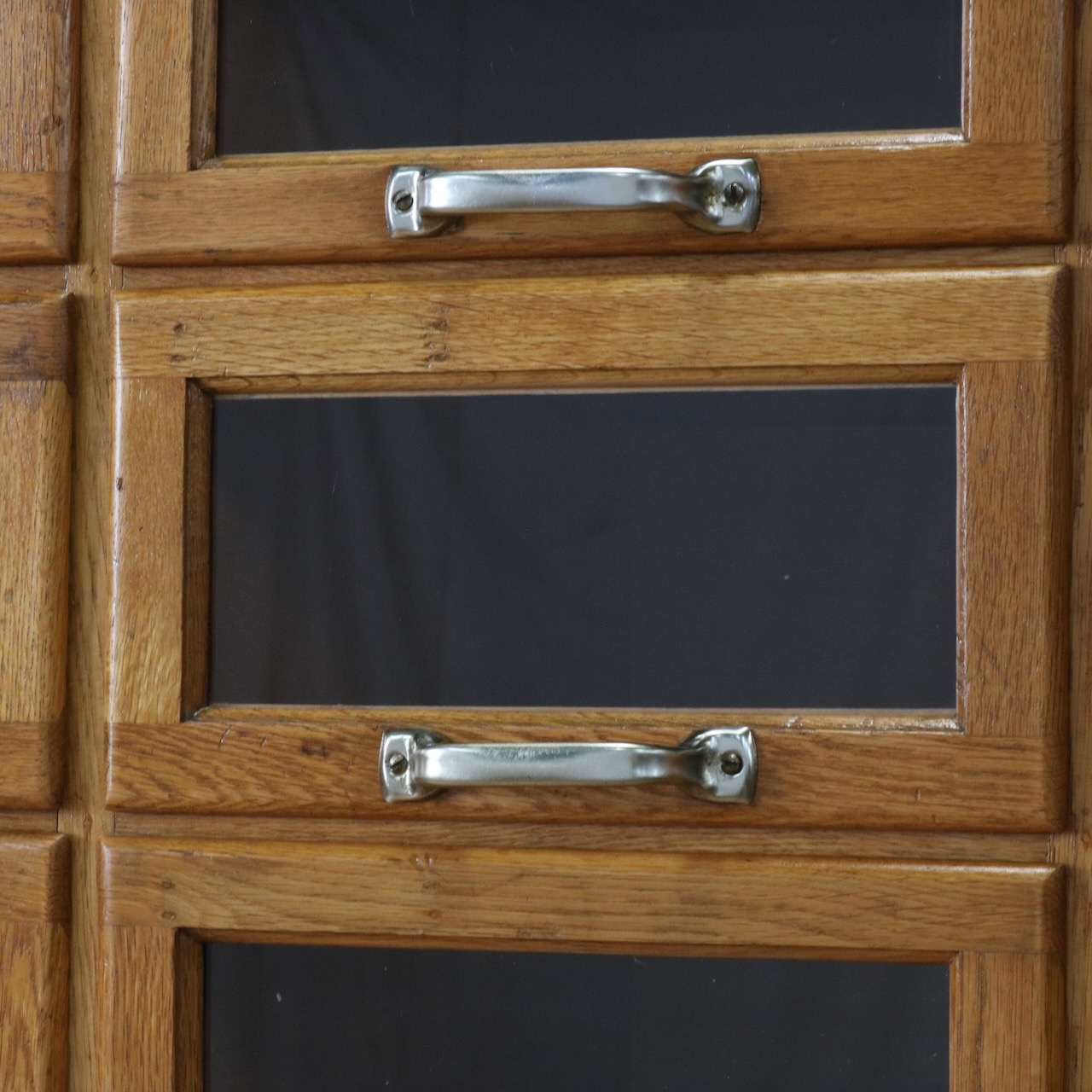 シャツキャビネット