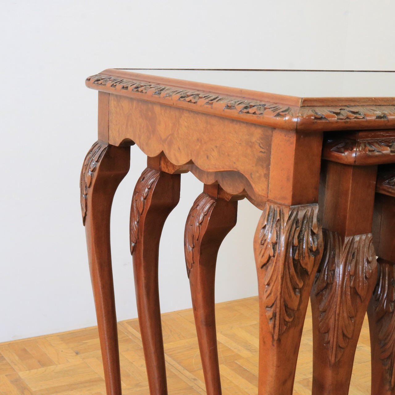 ネストテーブル