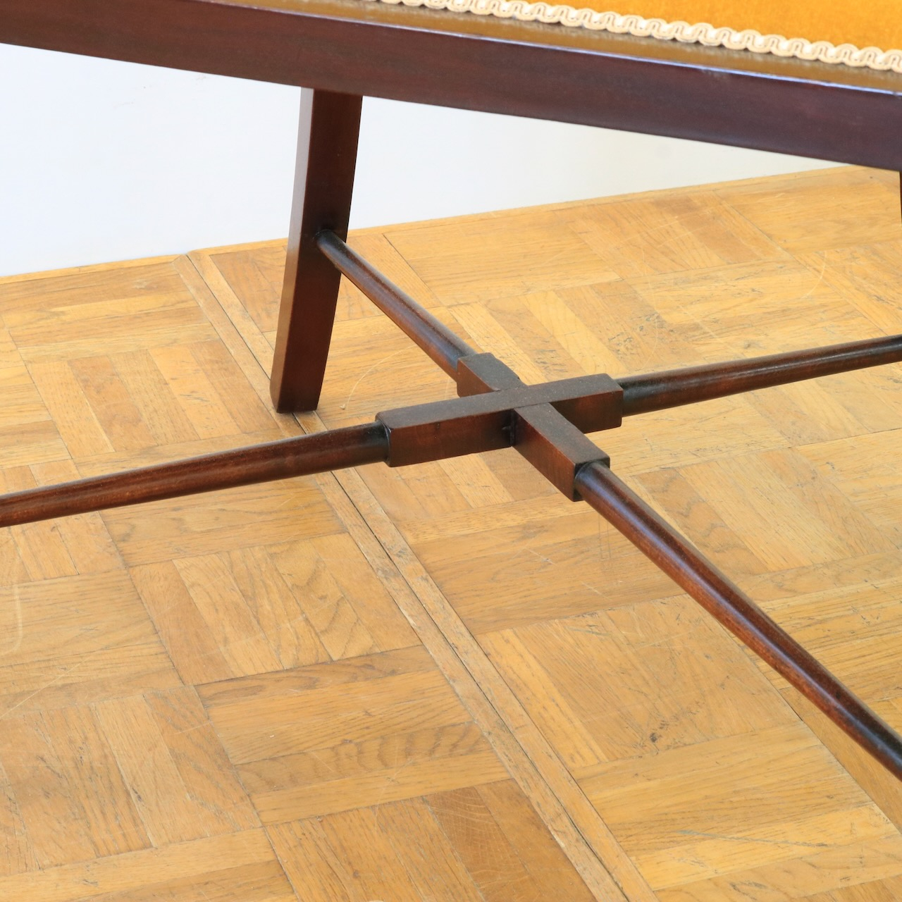 アームチェアー