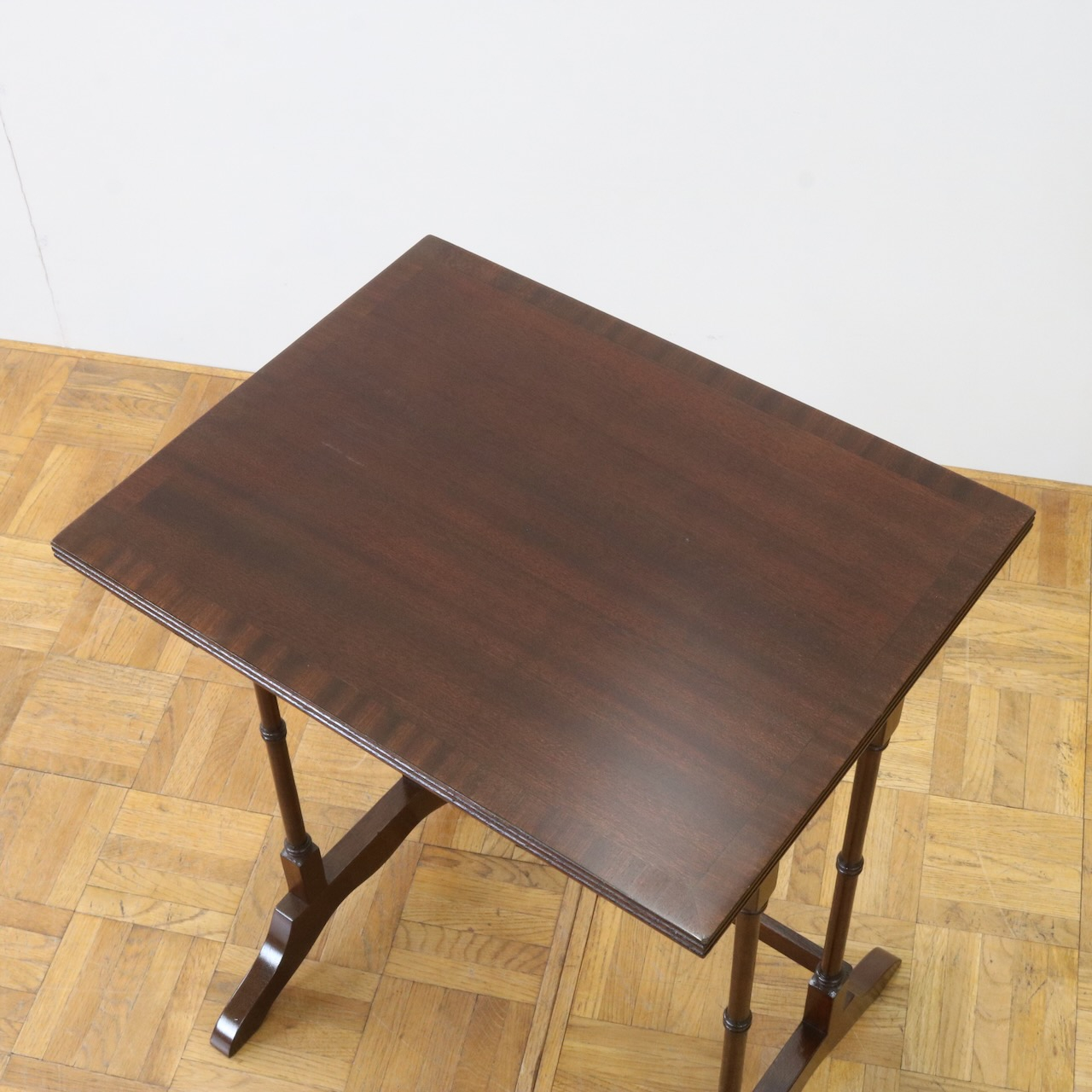 ネストテーブル