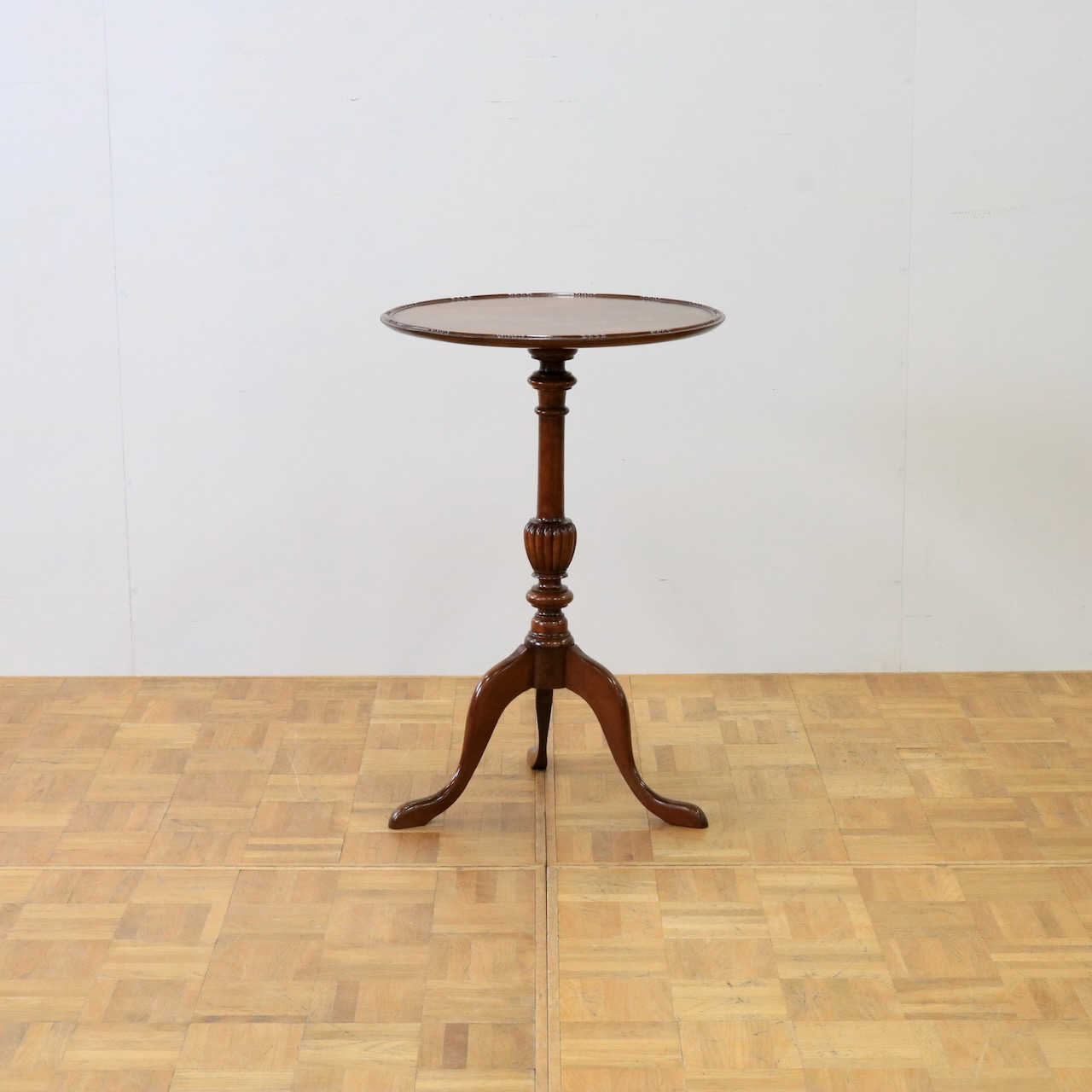 サイドテーブル