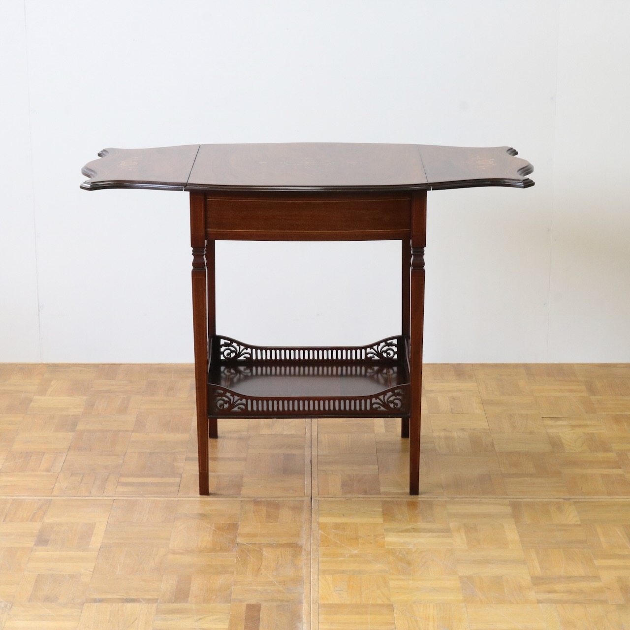 サイドテーブル