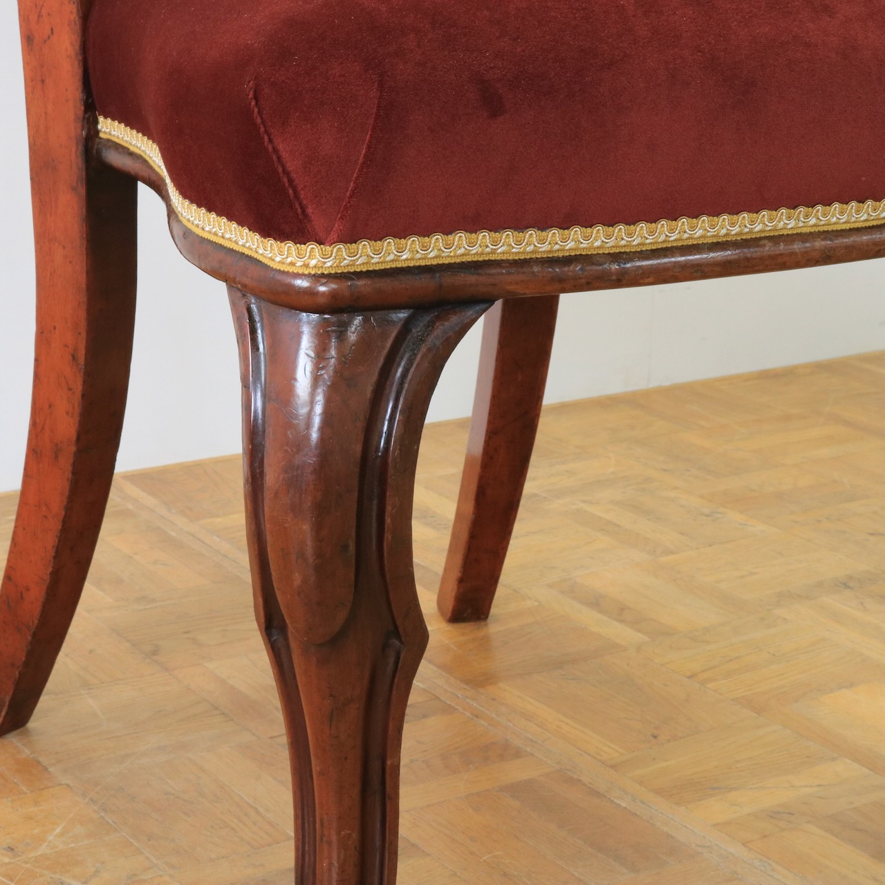 バルーンバックチェアー