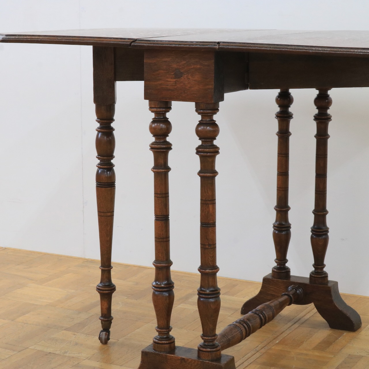 サザーランドテーブル